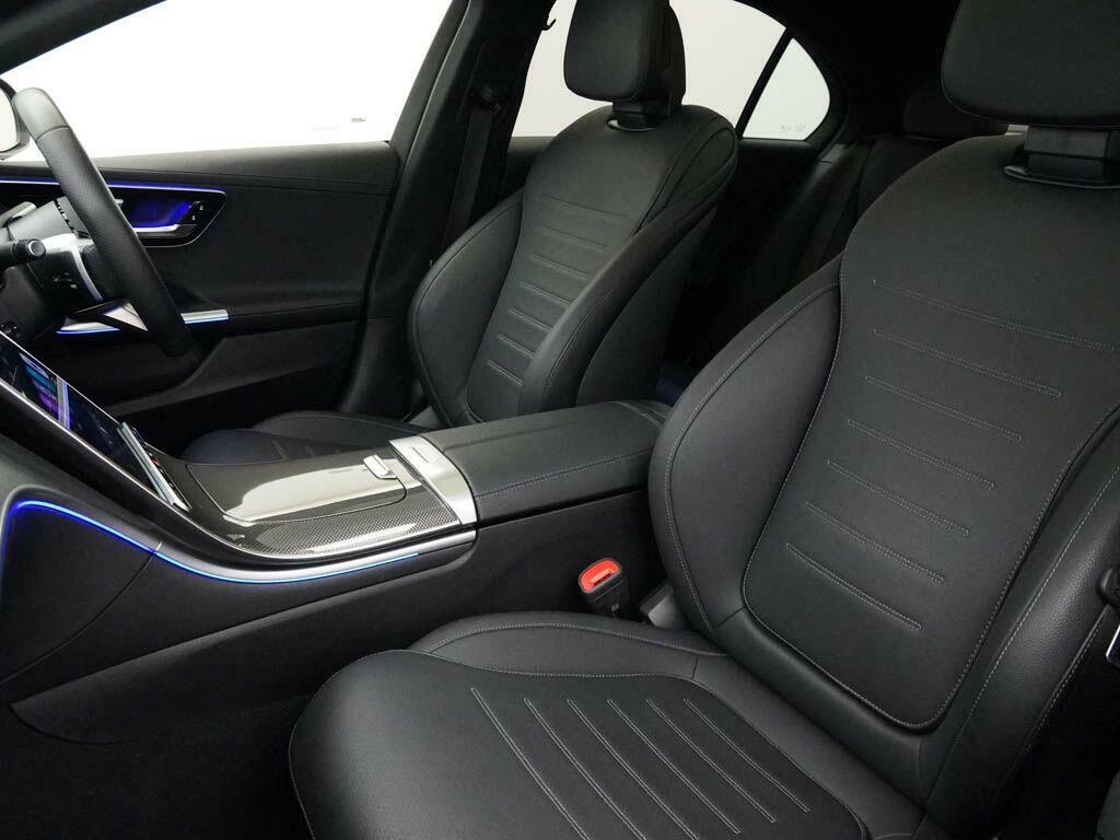 Mercedes-Benz C Class Saloon White #33