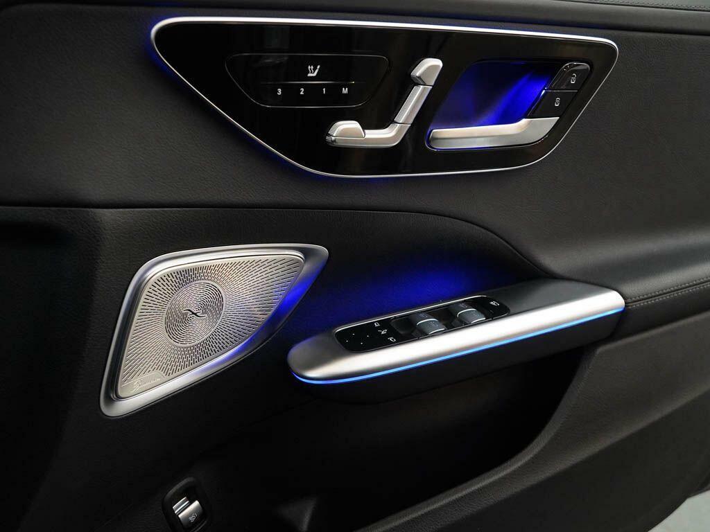 Mercedes-Benz C Class Saloon White #21