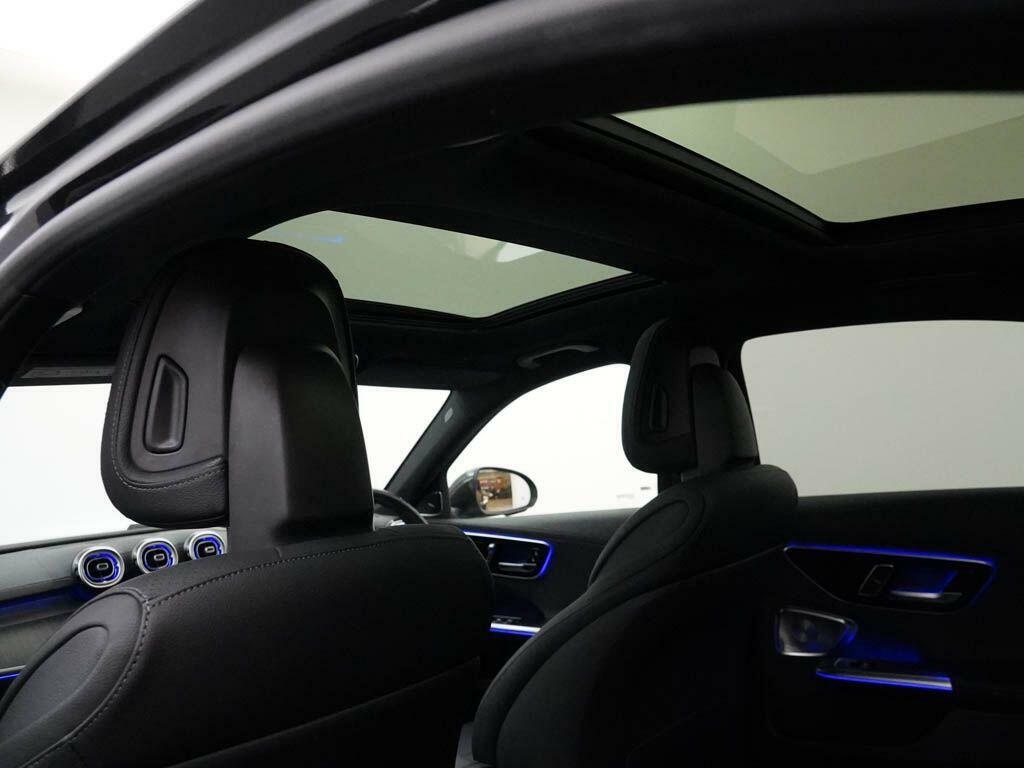 Mercedes-Benz C Class Saloon White #15