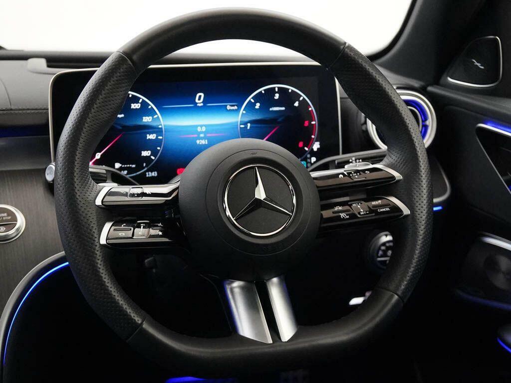 Mercedes-Benz C Class Saloon White #31