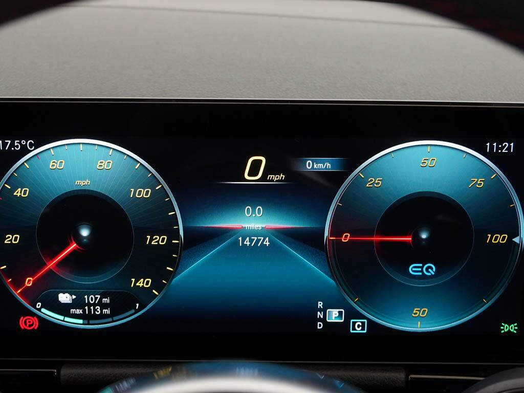 Mercedes-Benz EQA Eqa 350 4Matic Amg Line Premium White #4