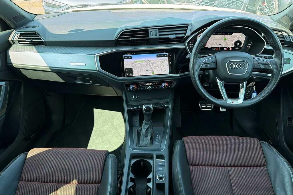 Audi Q3 Sport Black #22
