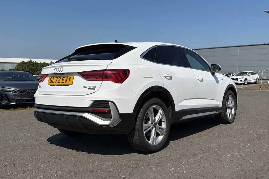 Audi Q3 Sport Black #16