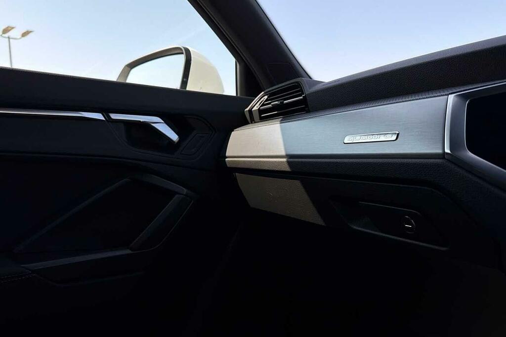 Audi Q3 Sport Black #35