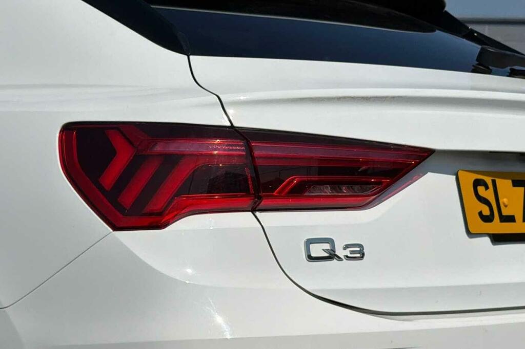 Audi Q3 Sport Black #17