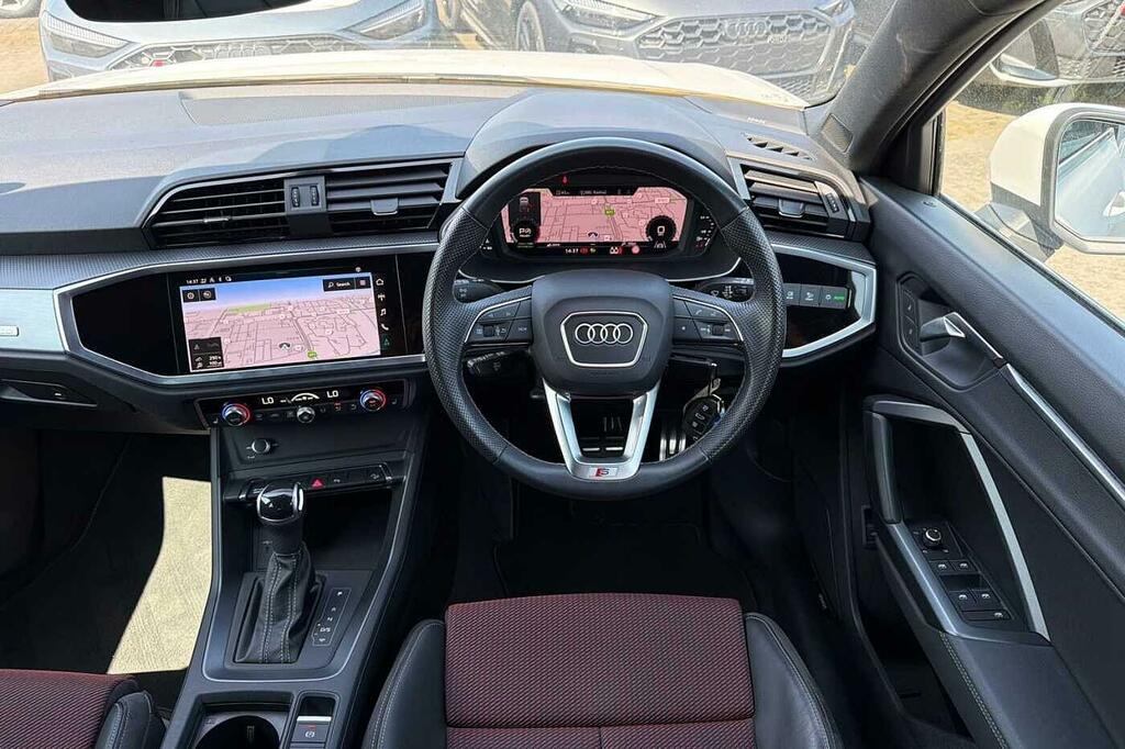 Audi Q3 Sport Black #23