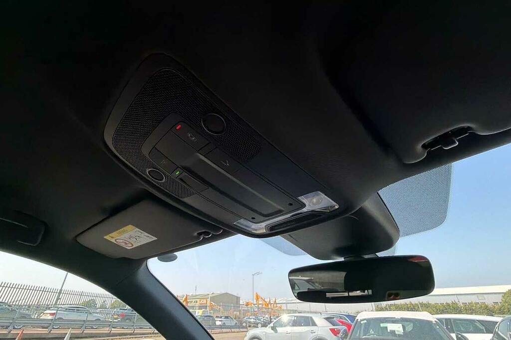 Audi Q3 Sport Black #37