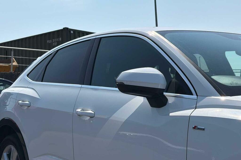 Audi Q3 Sport Black #19