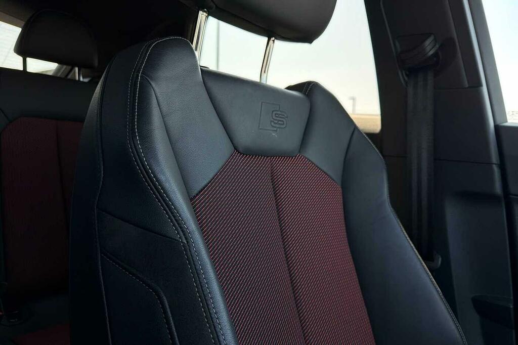 Audi Q3 Sport Black #36