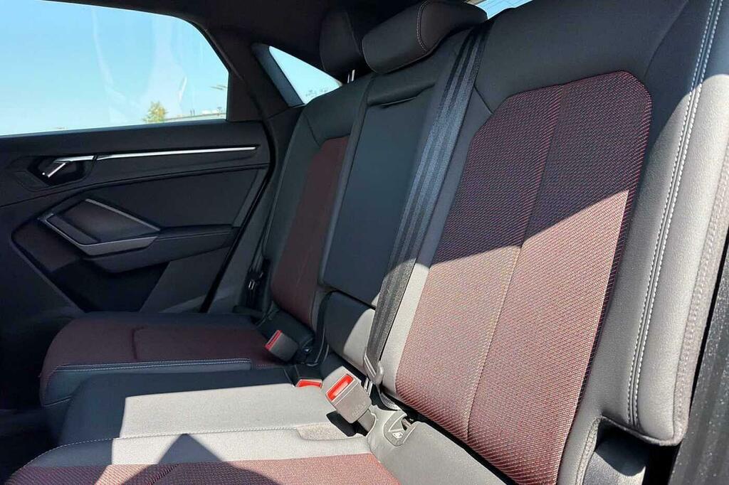 Audi Q3 Sport Black #21