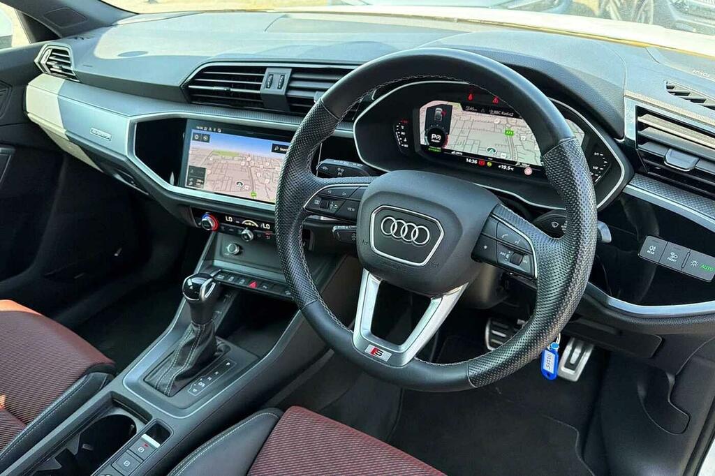 Audi Q3 Sport Black #6