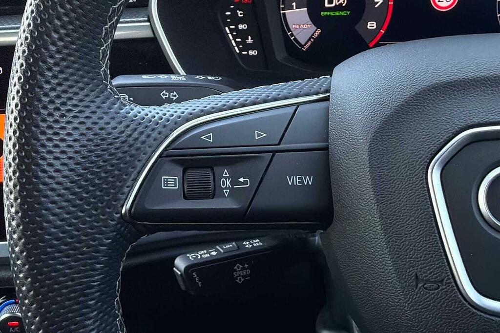 Audi Q3 Sport Black #32