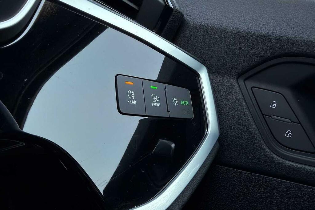 Audi Q3 Sport Black #38