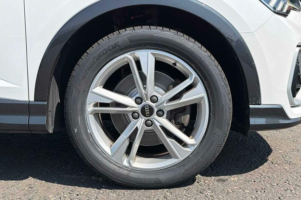 Audi Q3 Sport Black #5