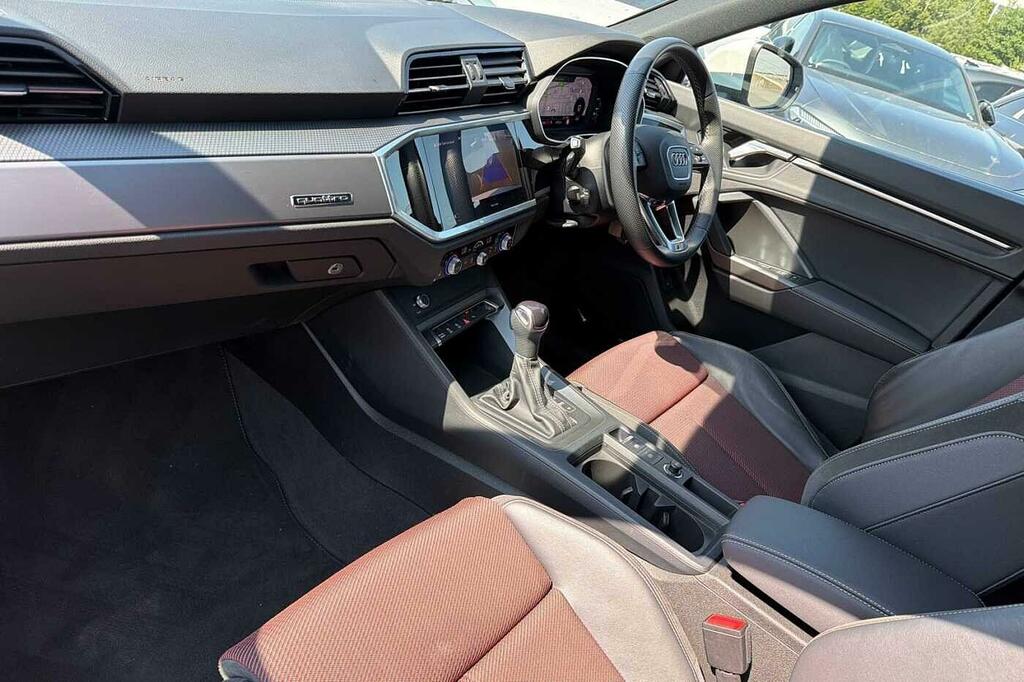 Audi Q3 Sport Black #2