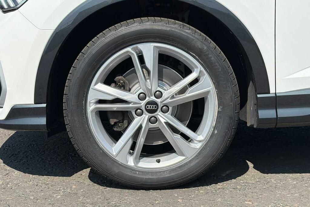 Audi Q3 Sport Black #14
