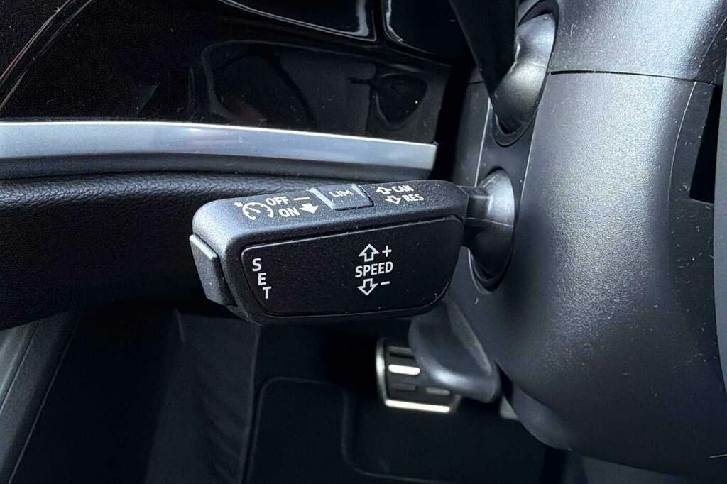 Audi Q3 Sport Black #34