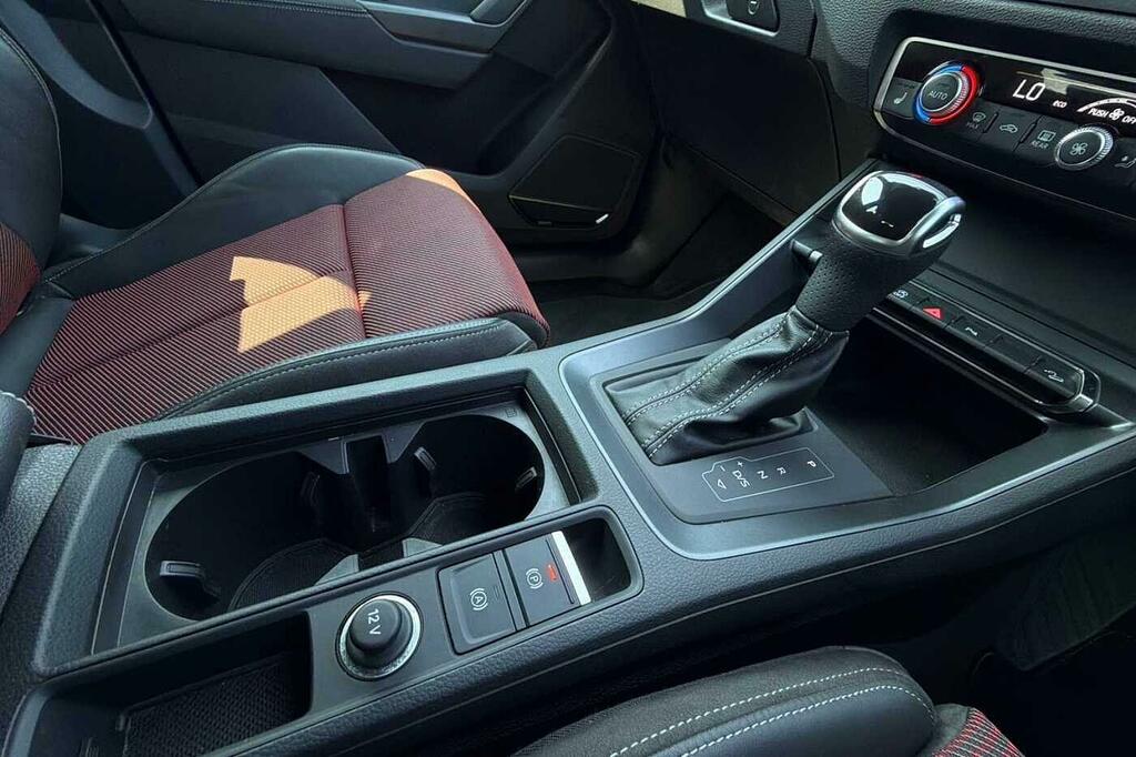 Audi Q3 Sport Black #8