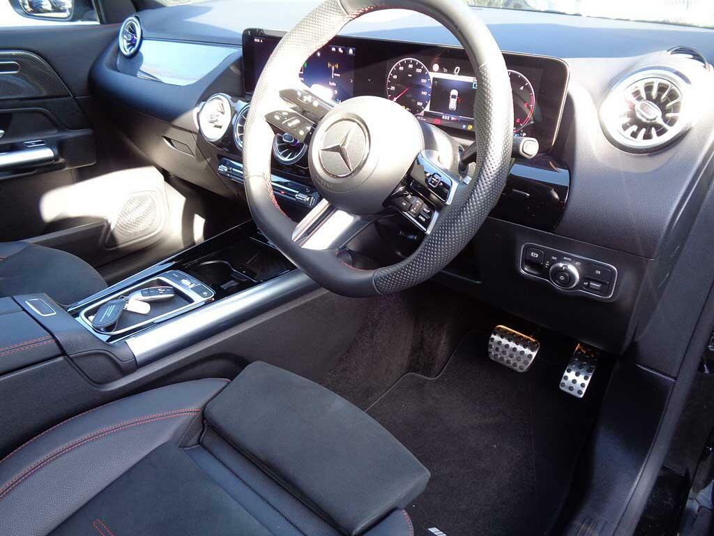 Mercedes-Benz GLA Class Gla 220 D 4Matic Amg Line Executive Black #3
