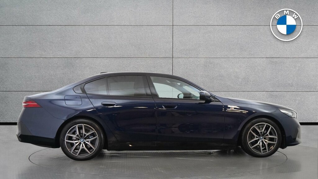 BMW i5 40 83.9Kwh M Sport Saloon Edrive Blue #3