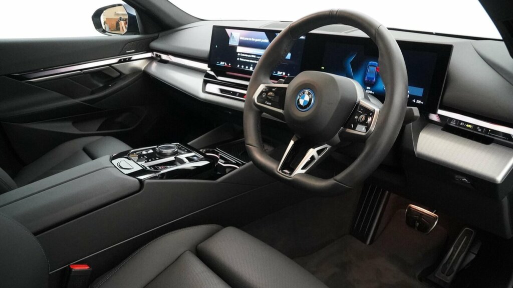 BMW i5 40 83.9Kwh M Sport Saloon Edrive Blue #6