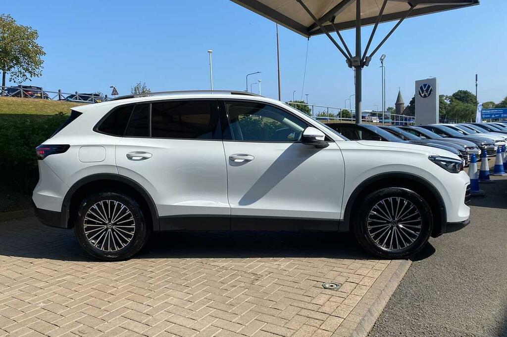 Volkswagen Tiguan 1.5 Etsi 150 Match Dsg PF75LLX White #4