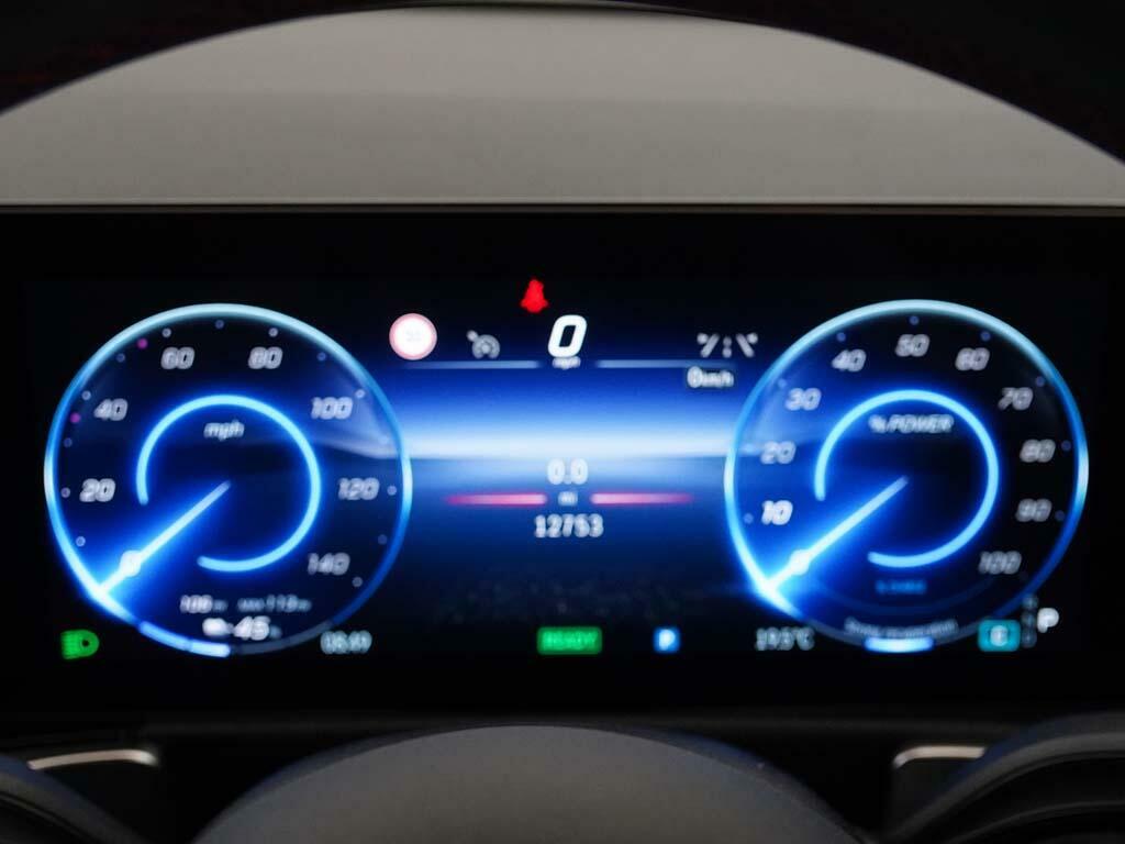 Mercedes-Benz EQB Eqb 300 4Matic Amg Line Premium White #4