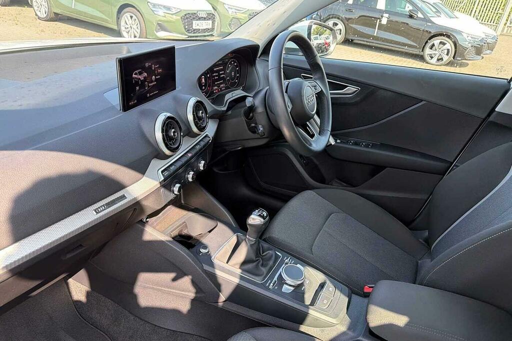 Audi Q2 Sport 30 Tfsi 110 Ps 6-Speed White #2