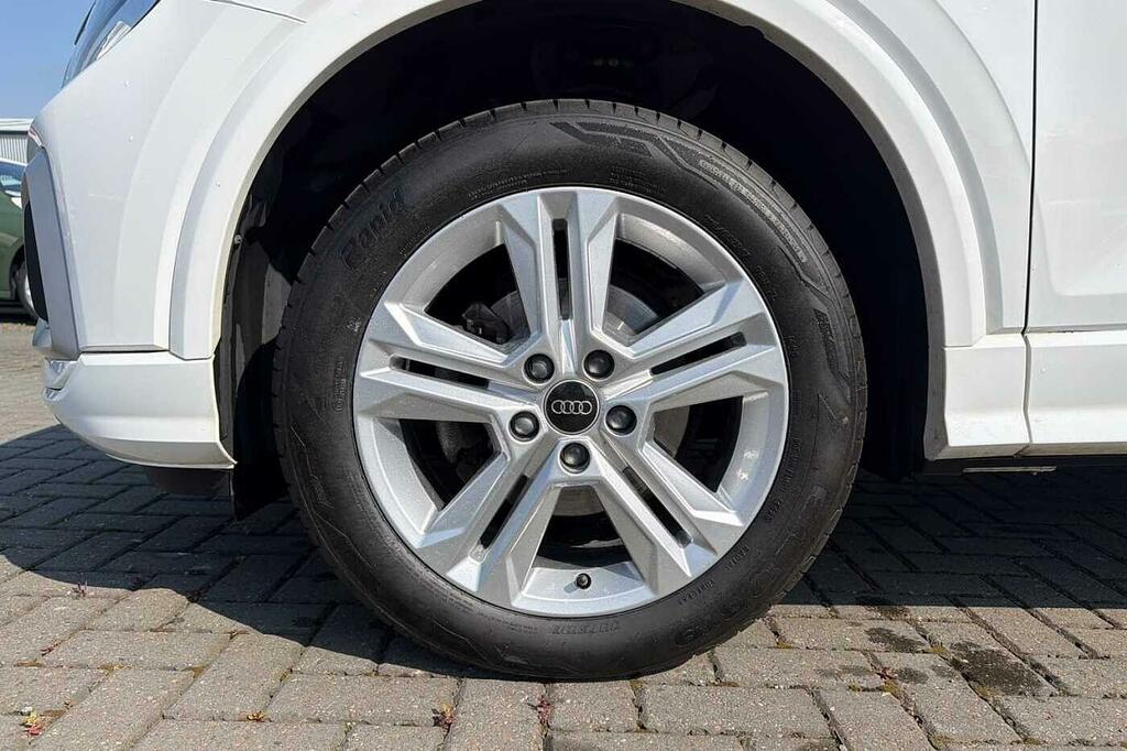 Audi Q2 Sport 30 Tfsi 110 Ps 6-Speed White #5