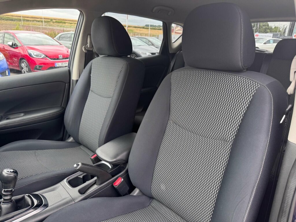 Nissan Pulsar Hatchback Silver #21