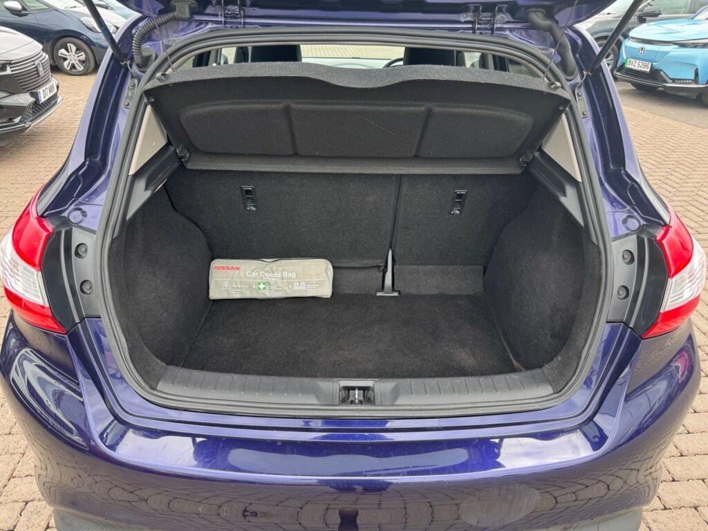 Nissan Pulsar Hatchback Silver #18