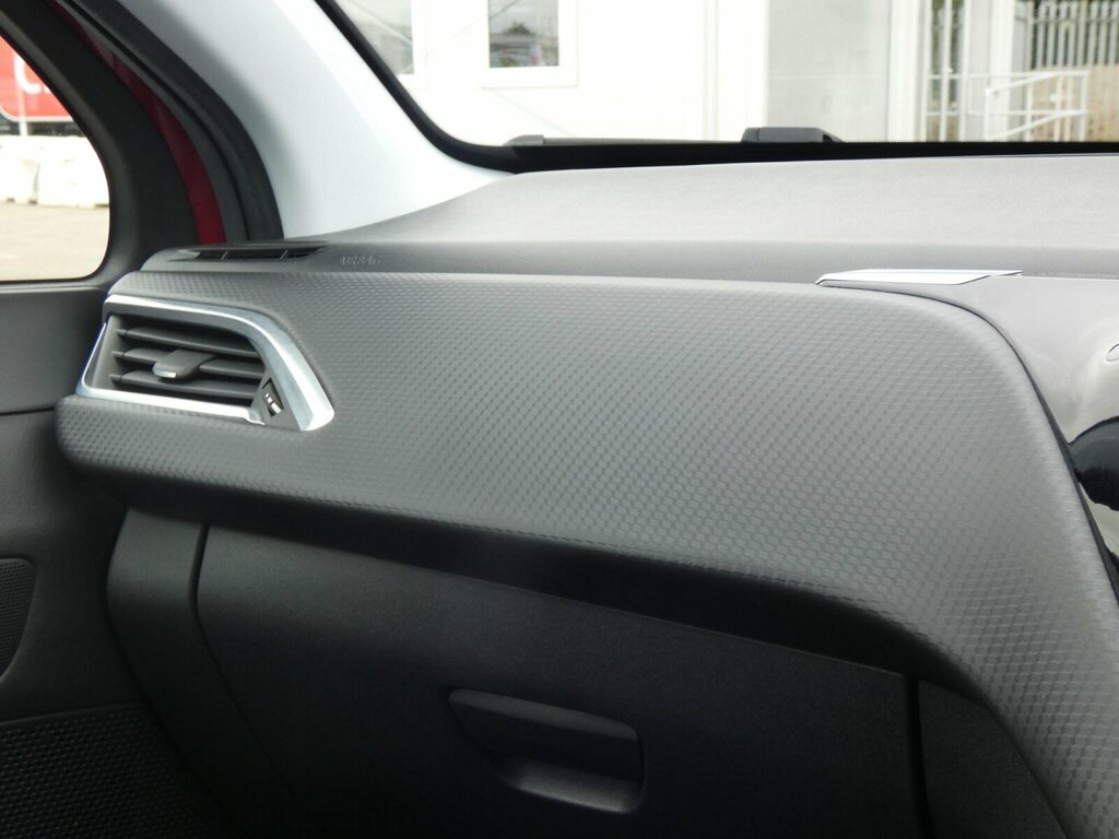 Peugeot 208 Tech Edition Black #33