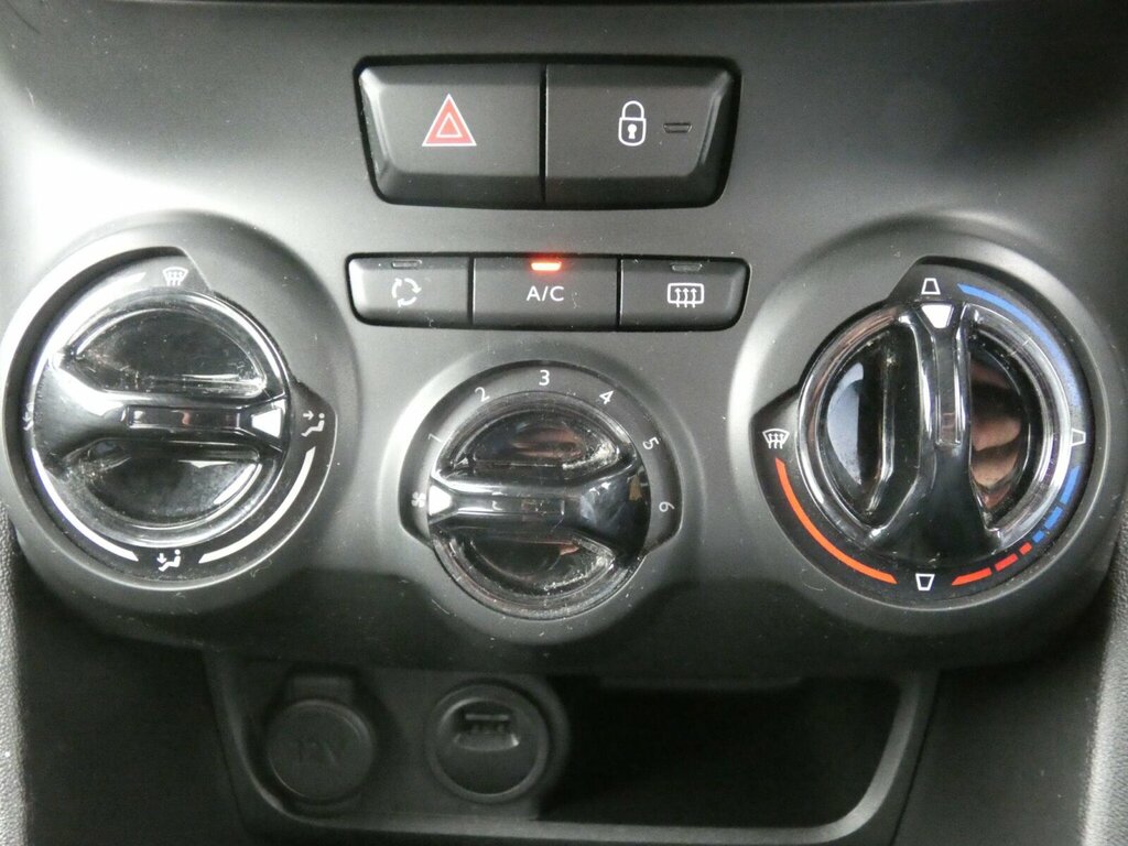 Peugeot 208 Tech Edition Black #30
