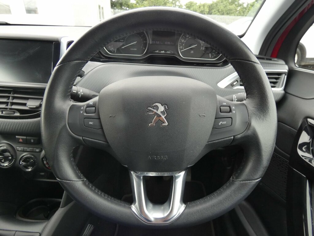Peugeot 208 Tech Edition Black #20