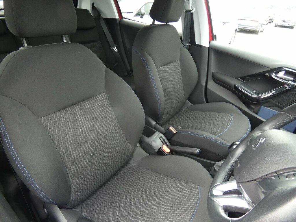 Peugeot 208 Tech Edition Black #14