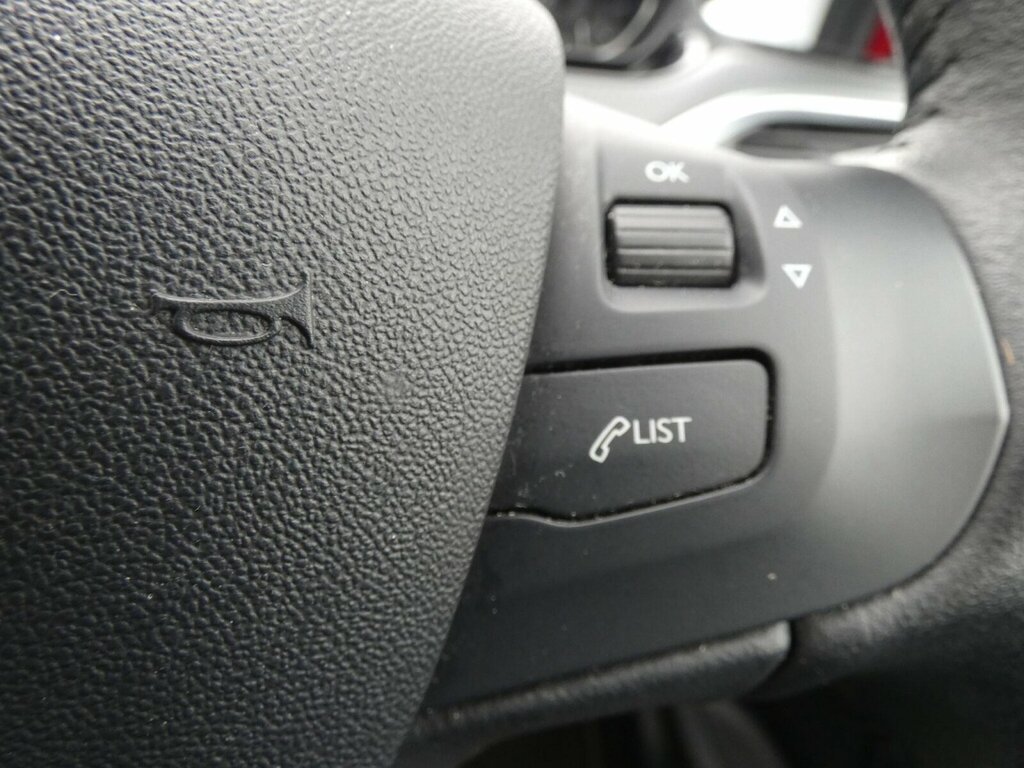 Peugeot 208 Tech Edition Black #24
