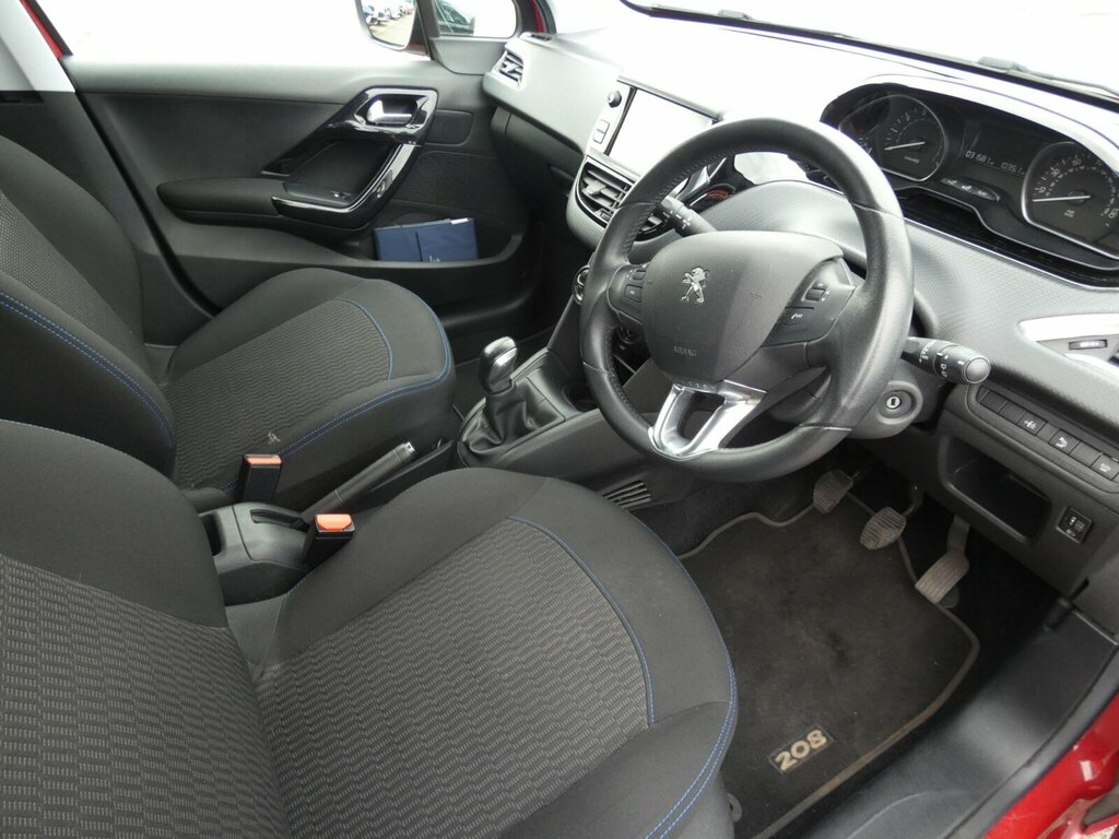 Peugeot 208 Tech Edition Black #8