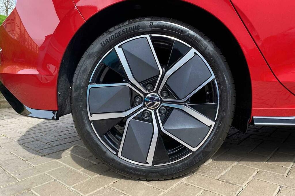 Volkswagen Golf 1.5 Etsi 150 Black Edition Dsg Red #5