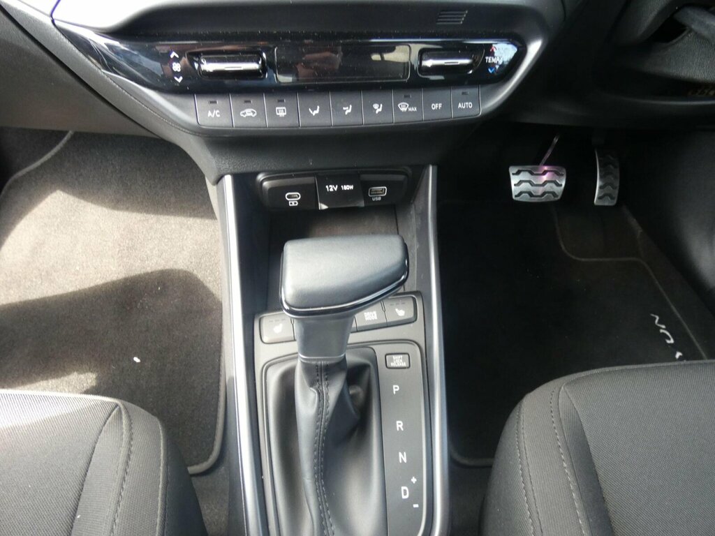 Hyundai Bayon Premium White #11