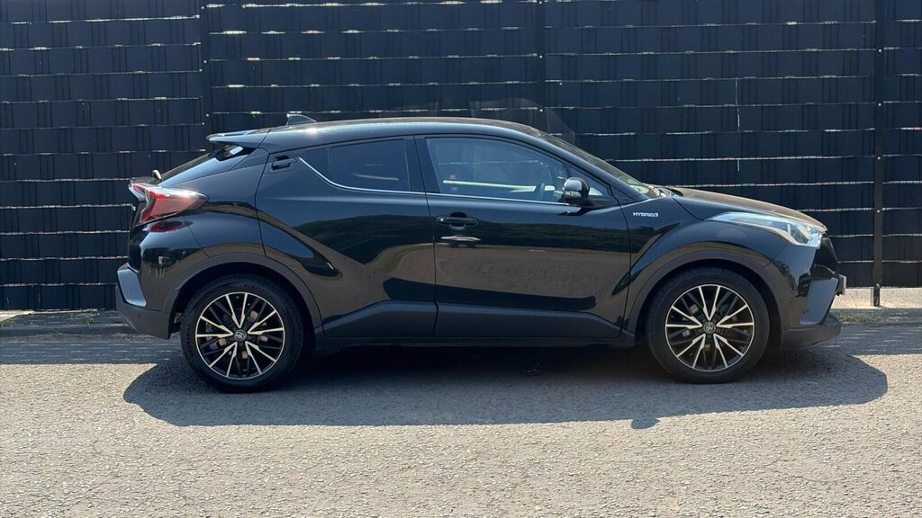 Toyota C-Hr Dynamic White #23