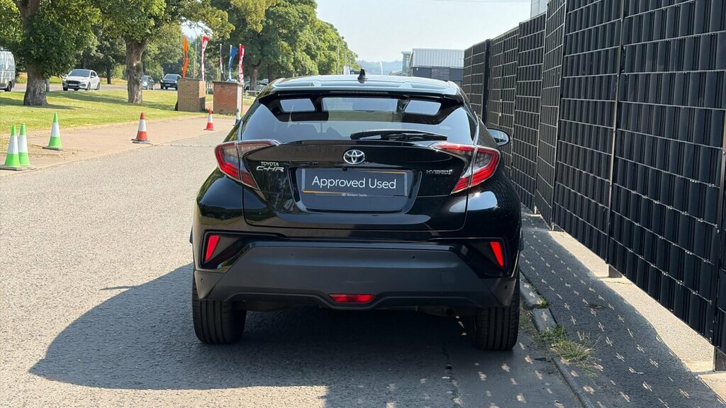 Toyota C-Hr Dynamic White #26