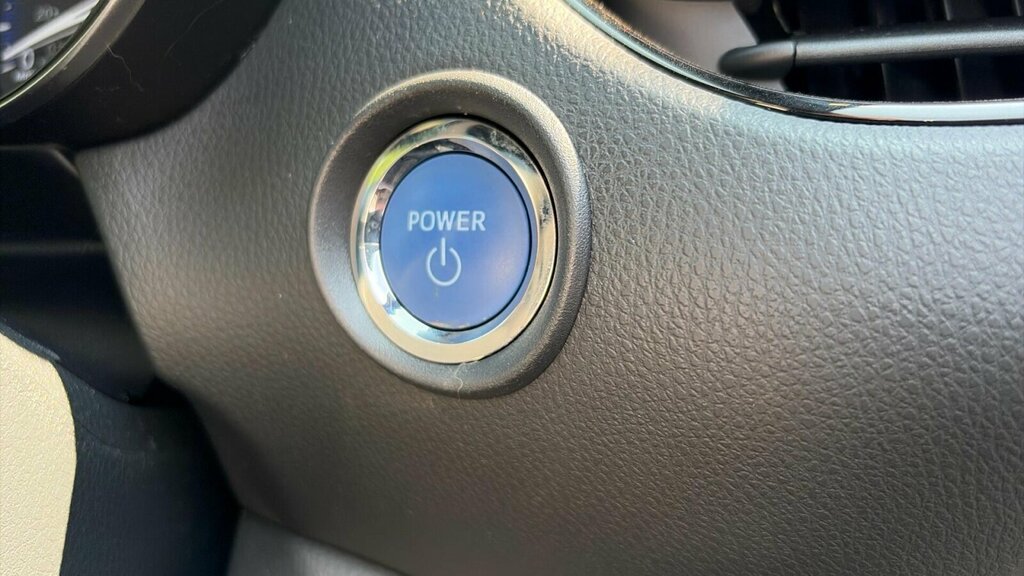 Toyota C-Hr Dynamic White #16