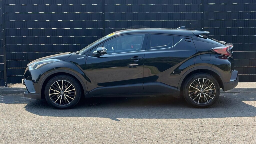 Toyota C-Hr Dynamic White #24