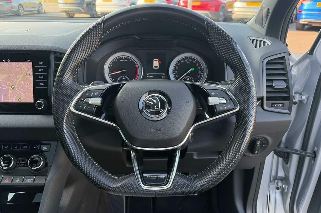 Skoda Karoq Suv White #25