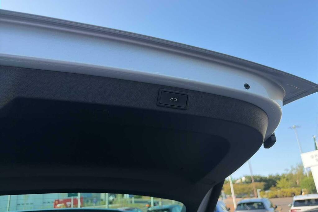Skoda Karoq Suv White #30