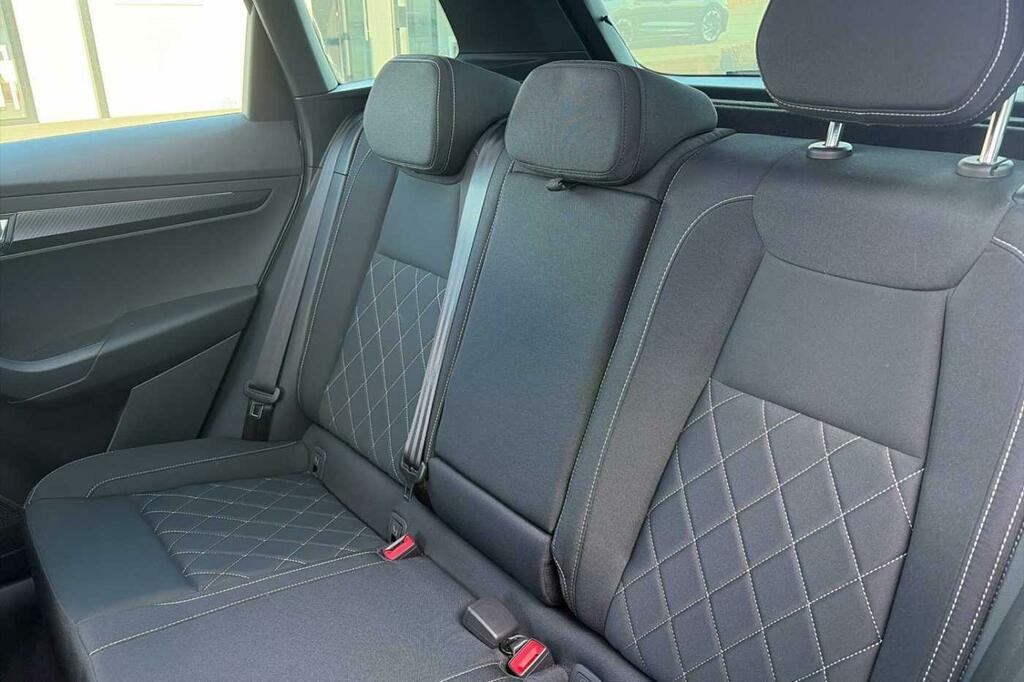 Skoda Karoq Suv White #12