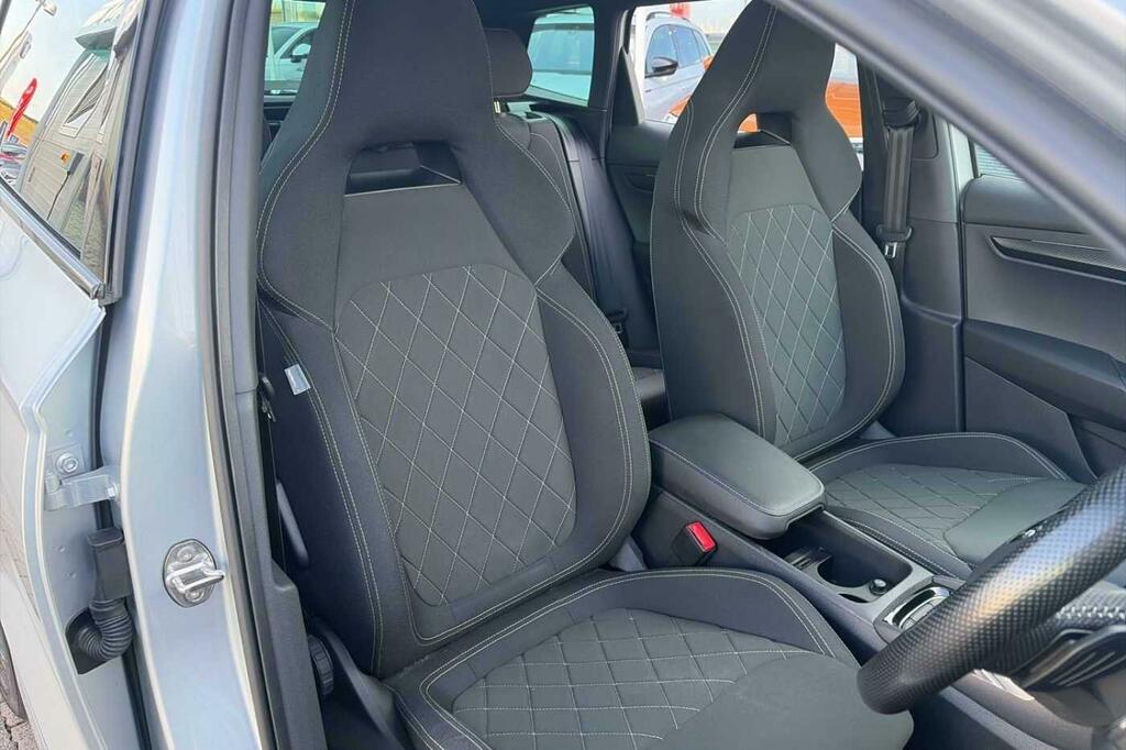 Skoda Karoq Suv White #11