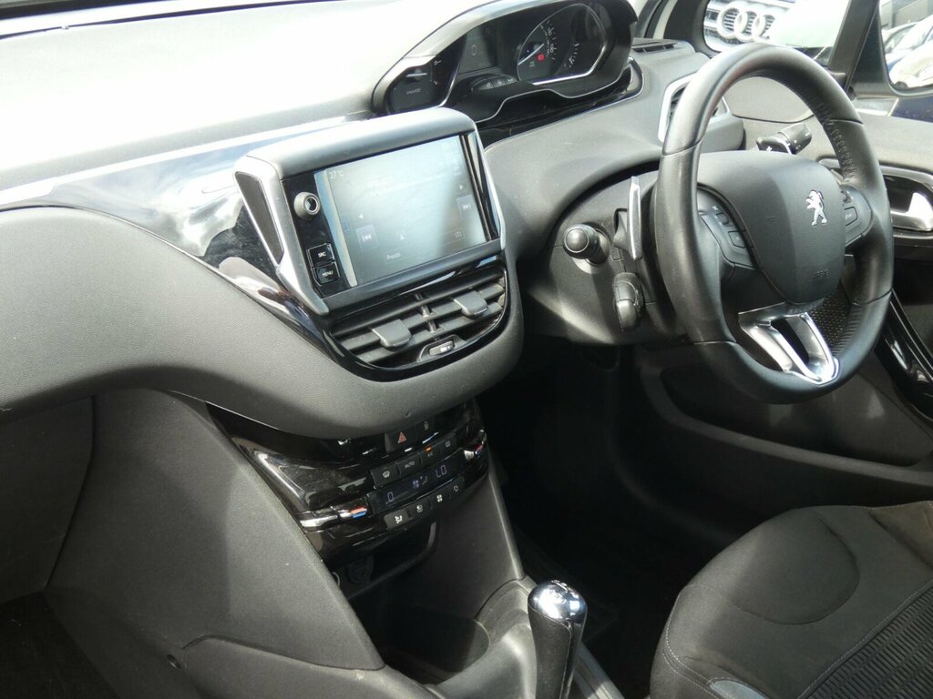 Peugeot 208 1.2 82Hp Active White #2