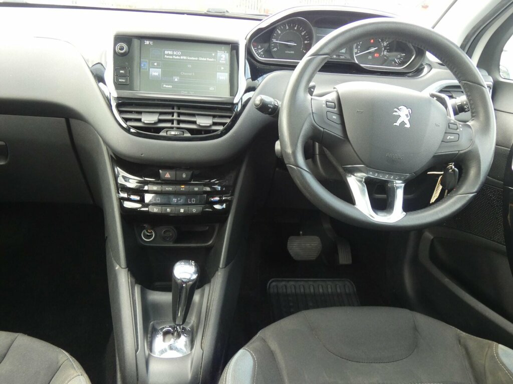 Peugeot 208 1.2 82Hp Active White #4