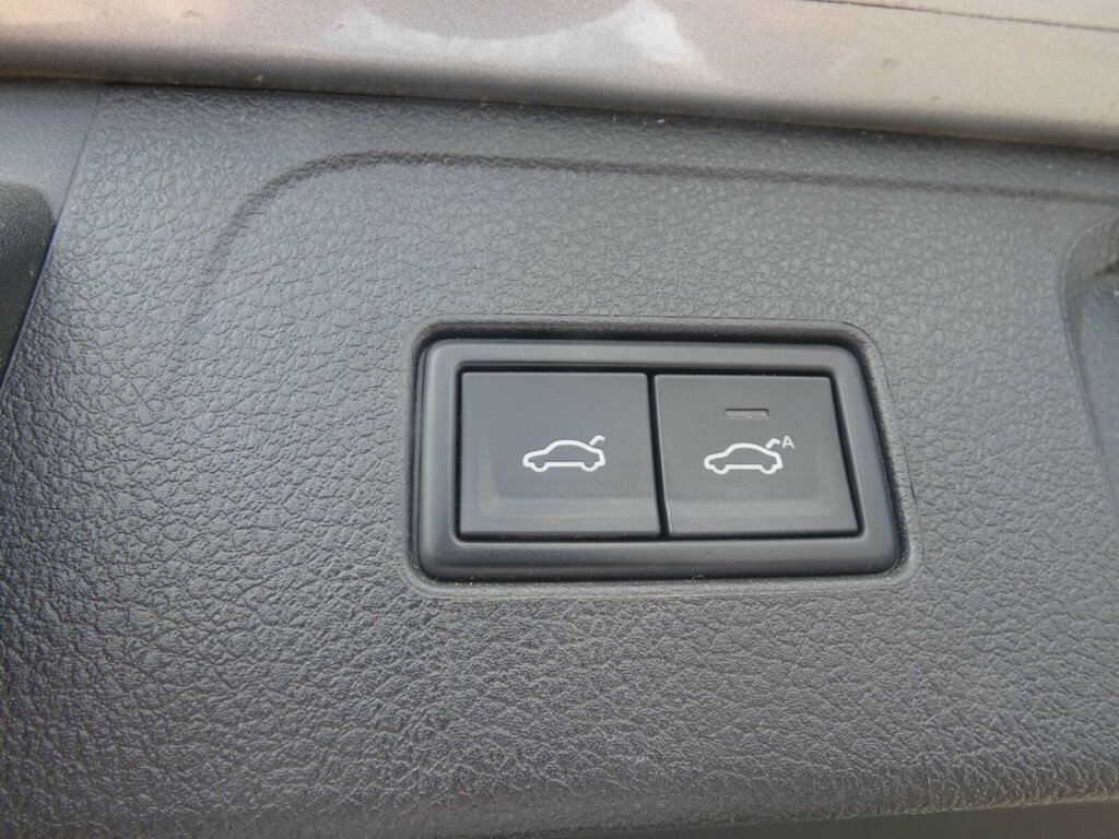 Volkswagen Passat 1.6L Sel Grey #17